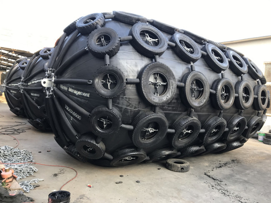 黒い浮遊空気のゴム製 フェンダー
