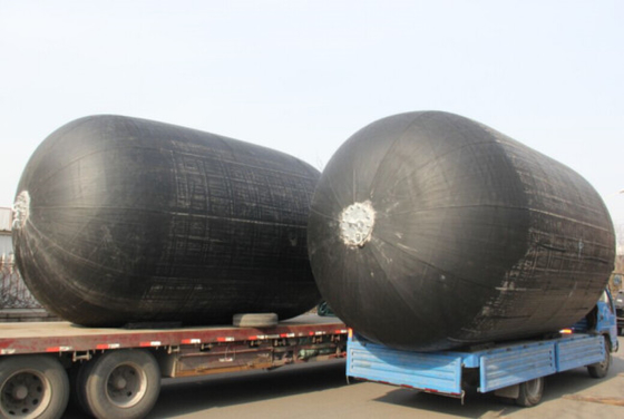 船から船へ チェーンの無しの空気性ゴムフェンダー タイヤ 網径300~4700mm