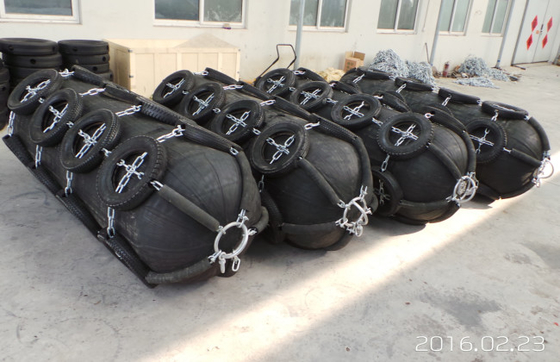 ISO17357海底フェンダーのボートの空気のゴム製 フェンダーの熱いすくいの電流を通す付属品