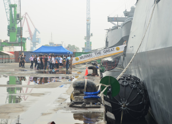 艦対艦の保護膨脹可能なゴム製 フェンダーをつなぐことはサイズをカスタマイズした