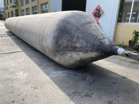 ゴム製海難救助のエアー バッグの救助を引き揚げる船のボートの持ち上がるエアバッグ