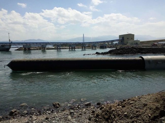 反対しゴム製海洋海難救助のエアバッグが膨脹可能黒くする水を運ぶ