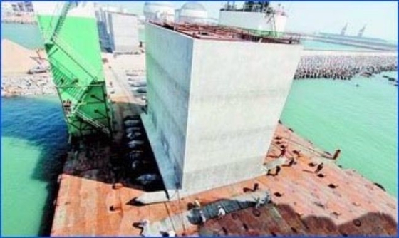 重いボートの持ち上がるエアバッグを動かすABSによって証明される船の進水のエアー バッグ