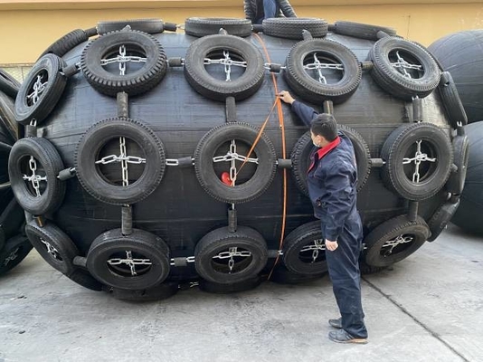 ドッキング船保護 横浜型充気ゴムフェンダー